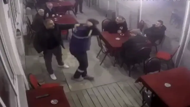 Tekirdağ'da kahvehanede bir kişiyi bacağından vurdu